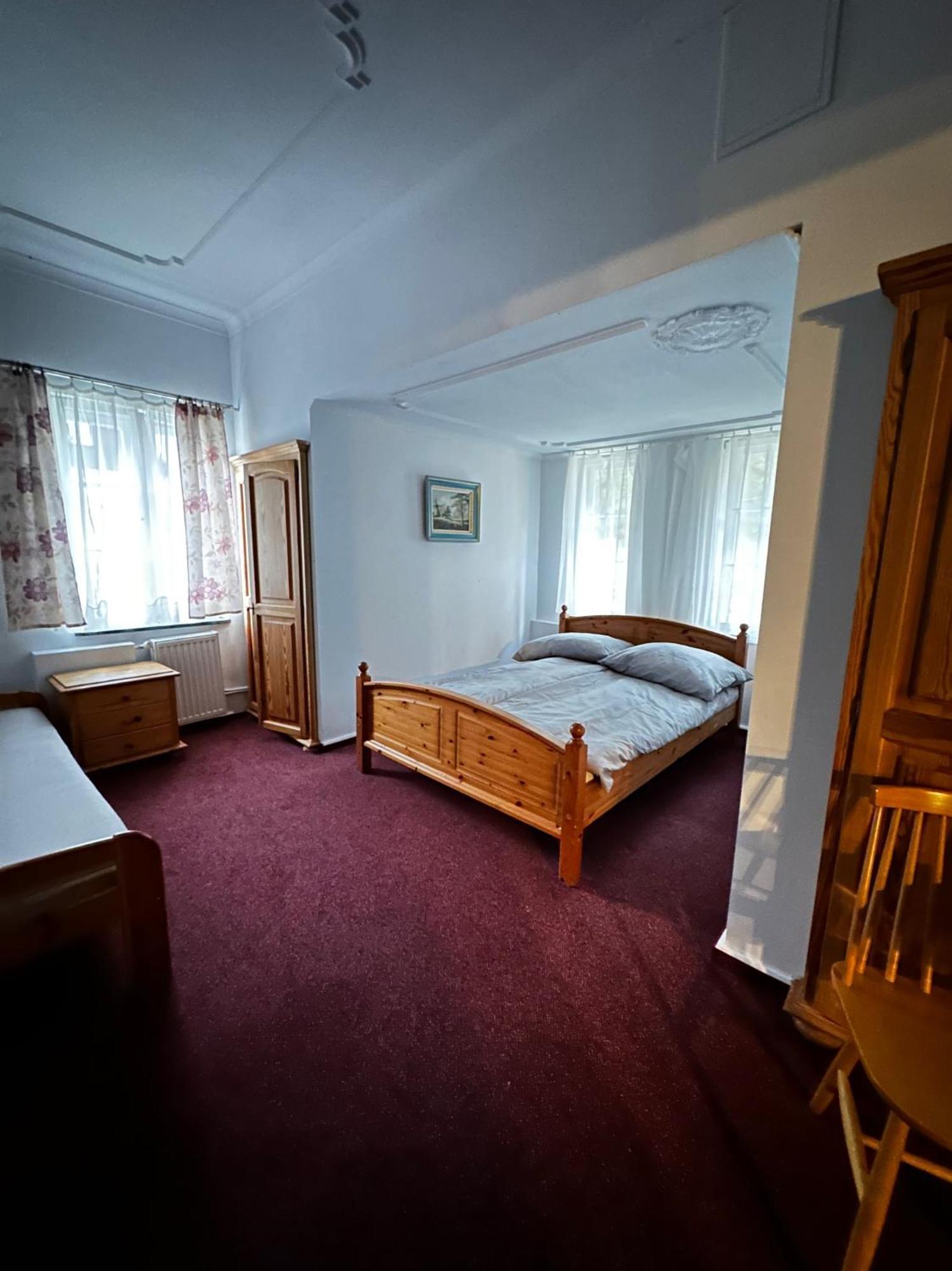 Hotel Krasnoludki Sosnowka  Ngoại thất bức ảnh